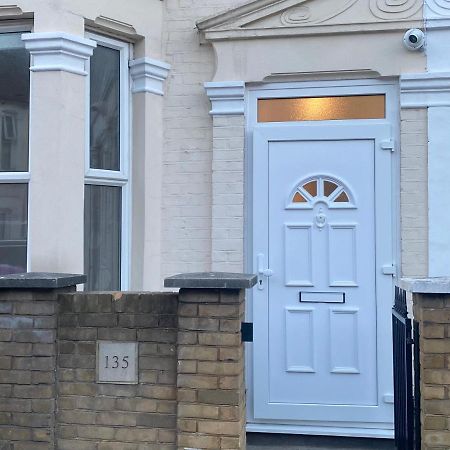 Cosy House In Newham Apartamento Londres Exterior foto