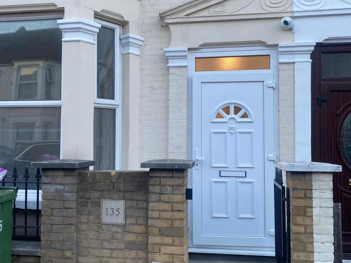 Cosy House In Newham Apartamento Londres Exterior foto